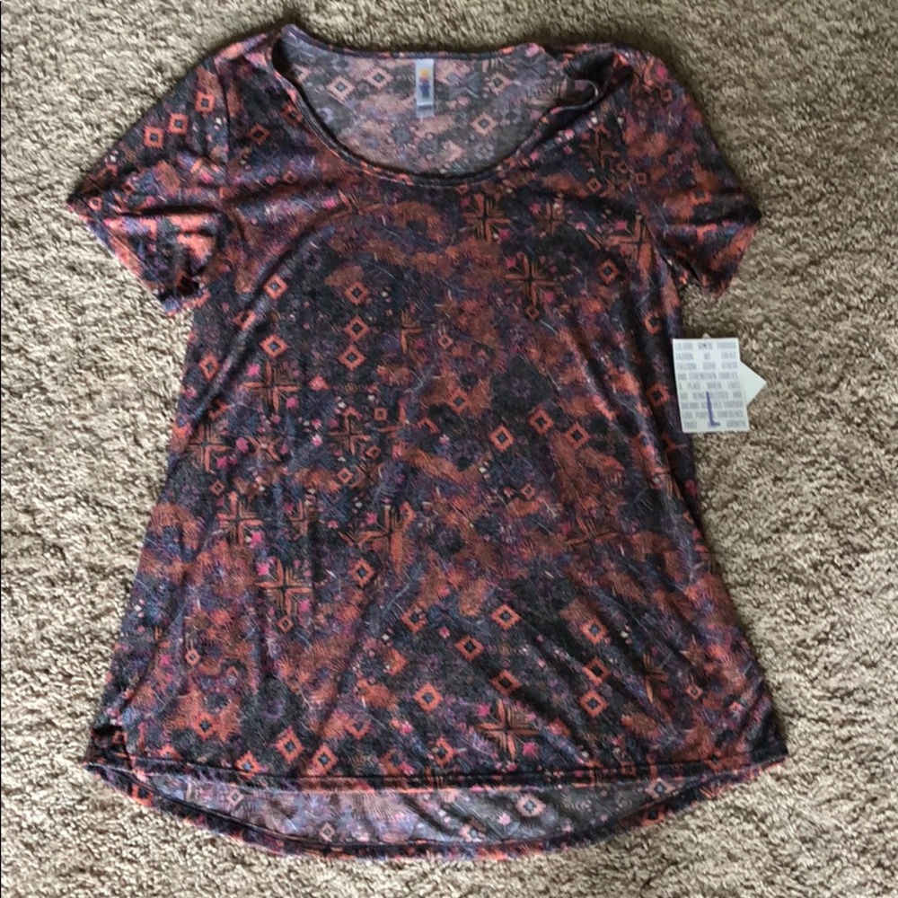 NWT Lularoe large classic tee